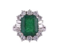 AN EMERALD AND DIAMOND CLUSTER RING