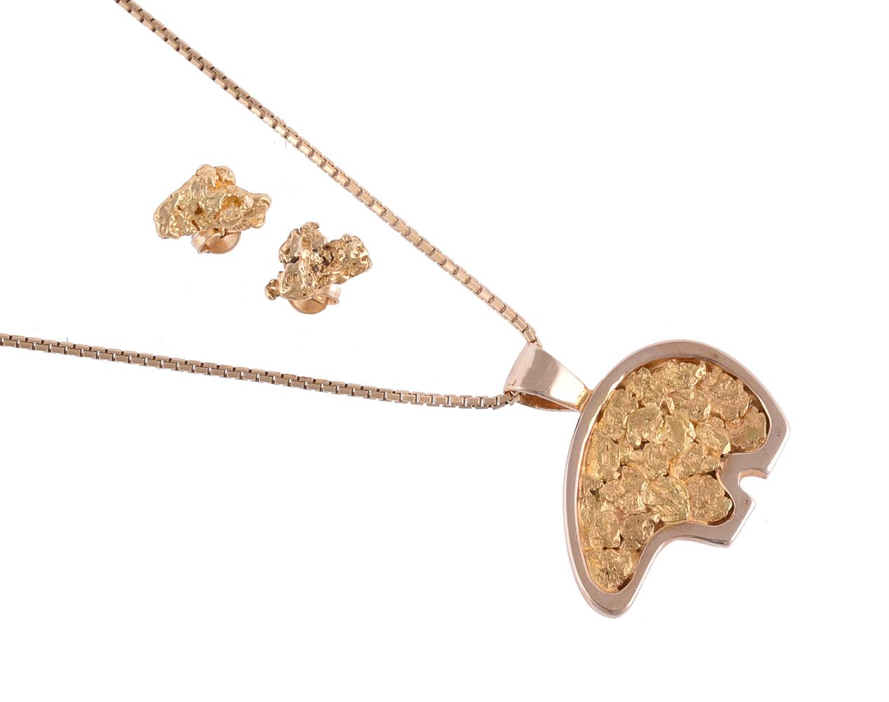 A GOLD COLOURED BEAR PENDANT AND NUGGET EAR STUDS