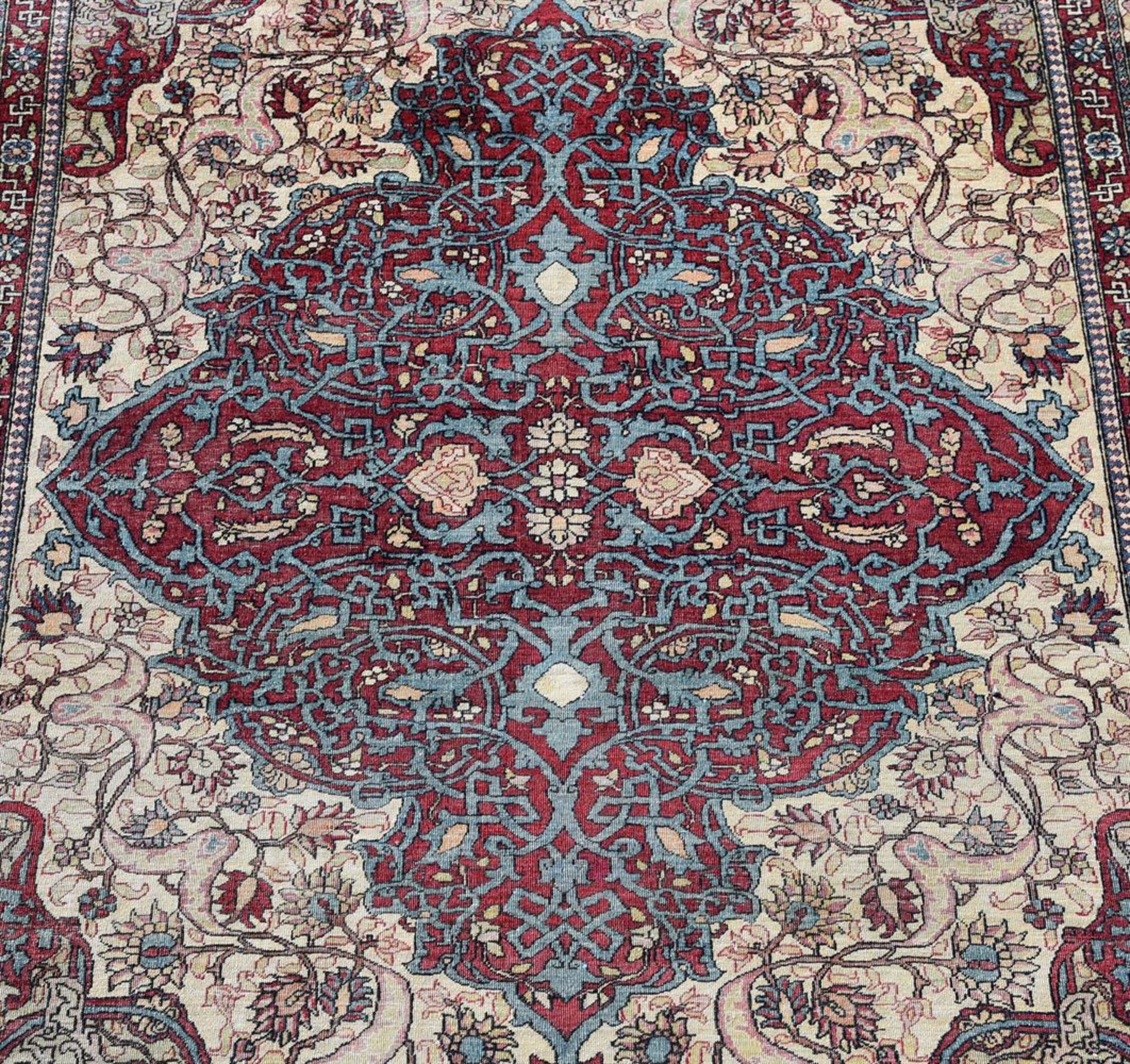 An Isfahan rug - Image 2 of 3