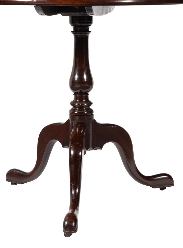 A George III mahogany tripod table - Image 3 of 3