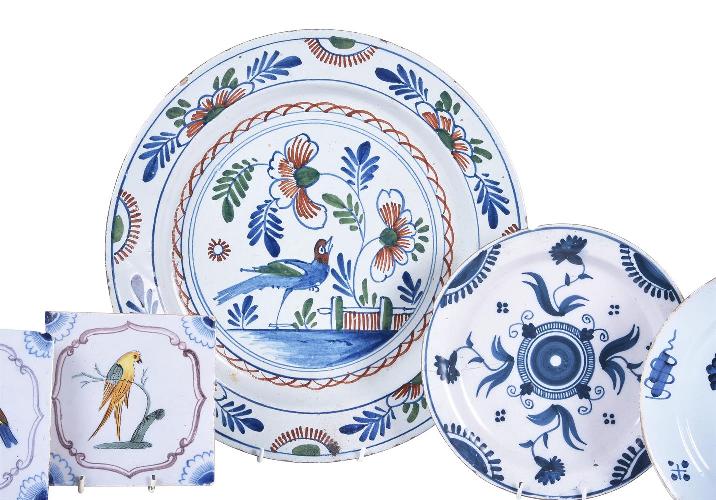 A selection of mostly English blue and white polychrome delft - Image 4 of 4