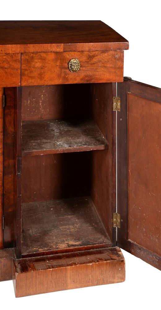 A mahogany side cabinet in Regency style - Image 3 of 3