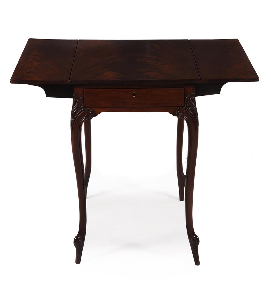 A George III mahogany Pembroke table - Image 2 of 3