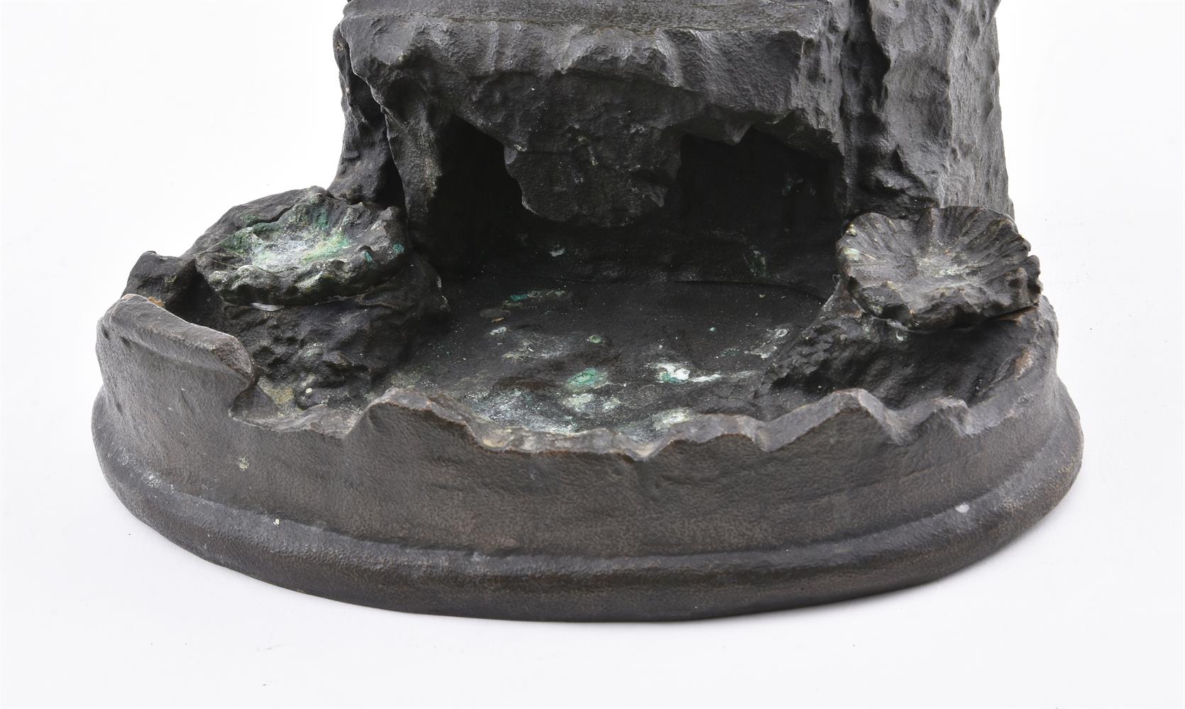 A patinated and gilt bronze inkwell - Image 3 of 4