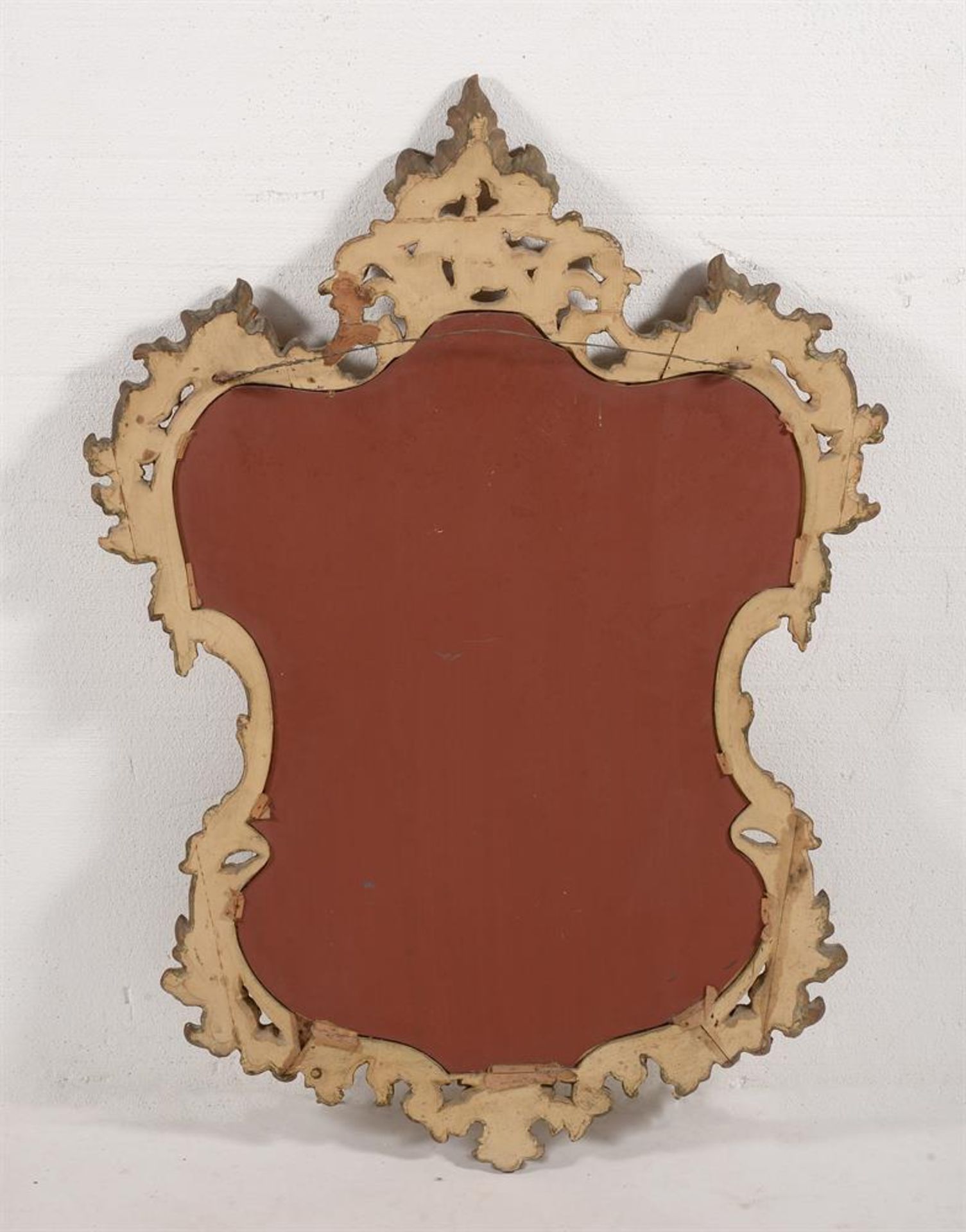 A pair of Continental carved giltwood wall mirrors in 18th century style - Image 4 of 4