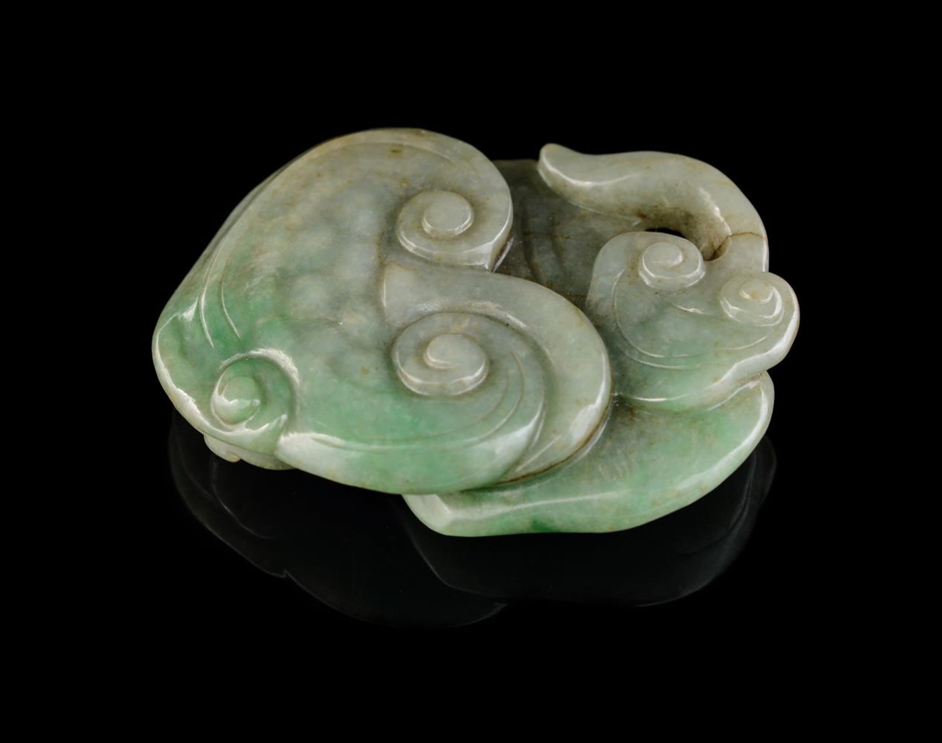 A group of five Chinese jade plaques and pendants - Image 14 of 16