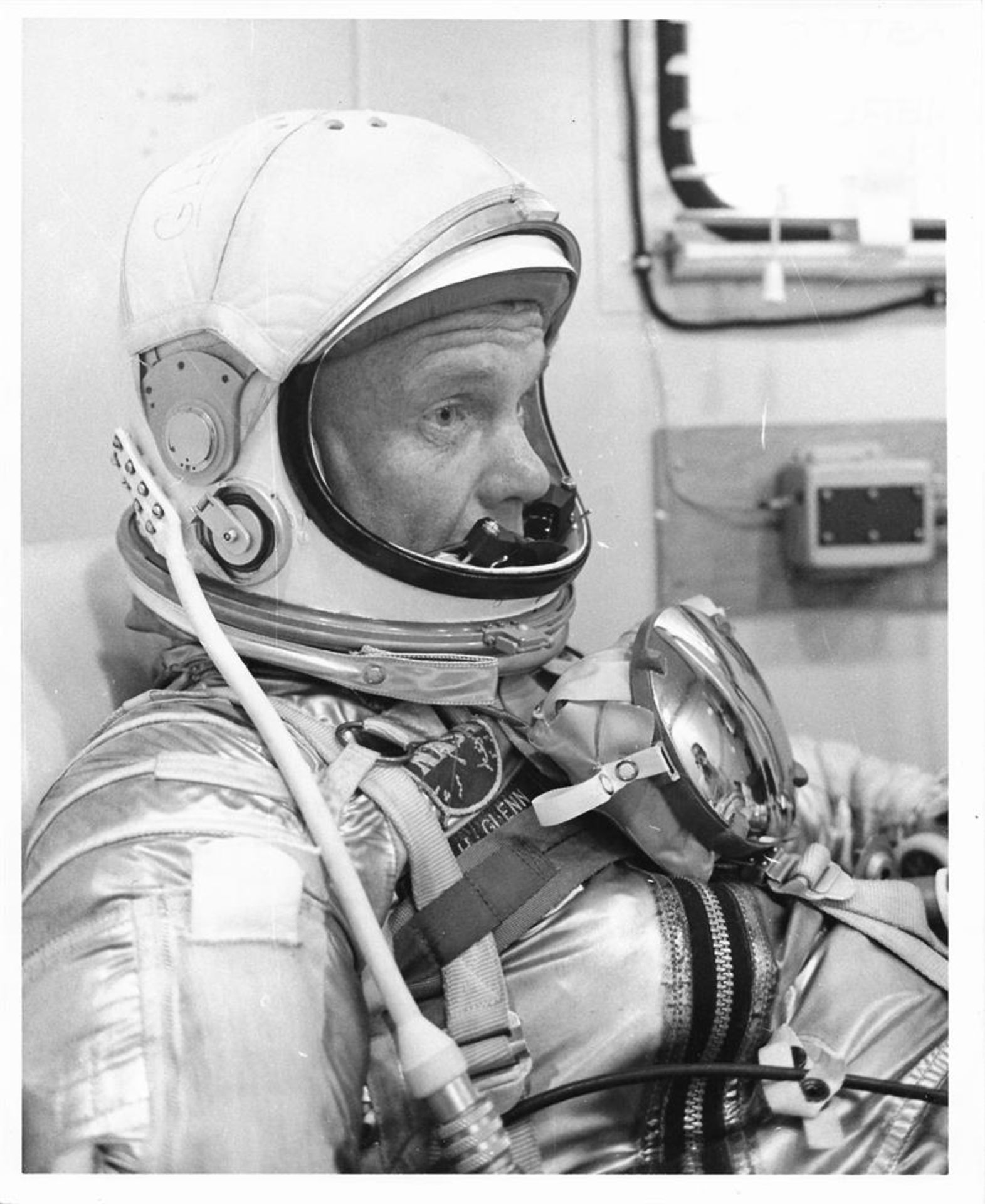 Five portraits of John Glenn in his spacesuit, Mercury Atlas 6, 20 Feb 1962 - Image 4 of 10