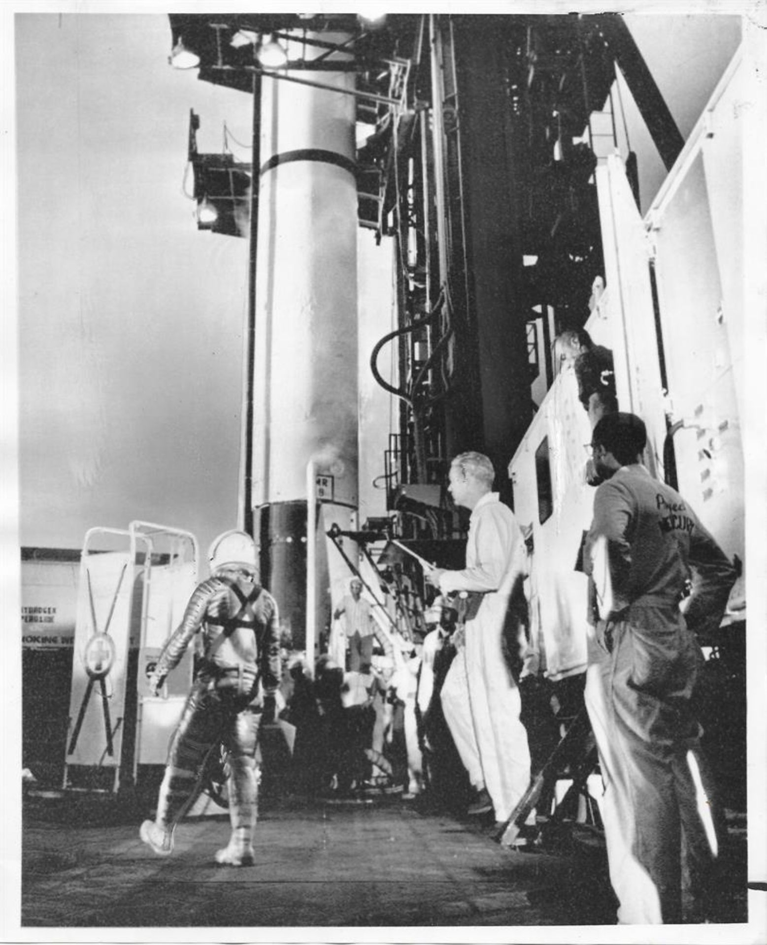 Second U.S. sub-orbital flight: the launch and recovery (4 views), Mercury-Redstone 4, 21 Jul 1961 - Image 2 of 9