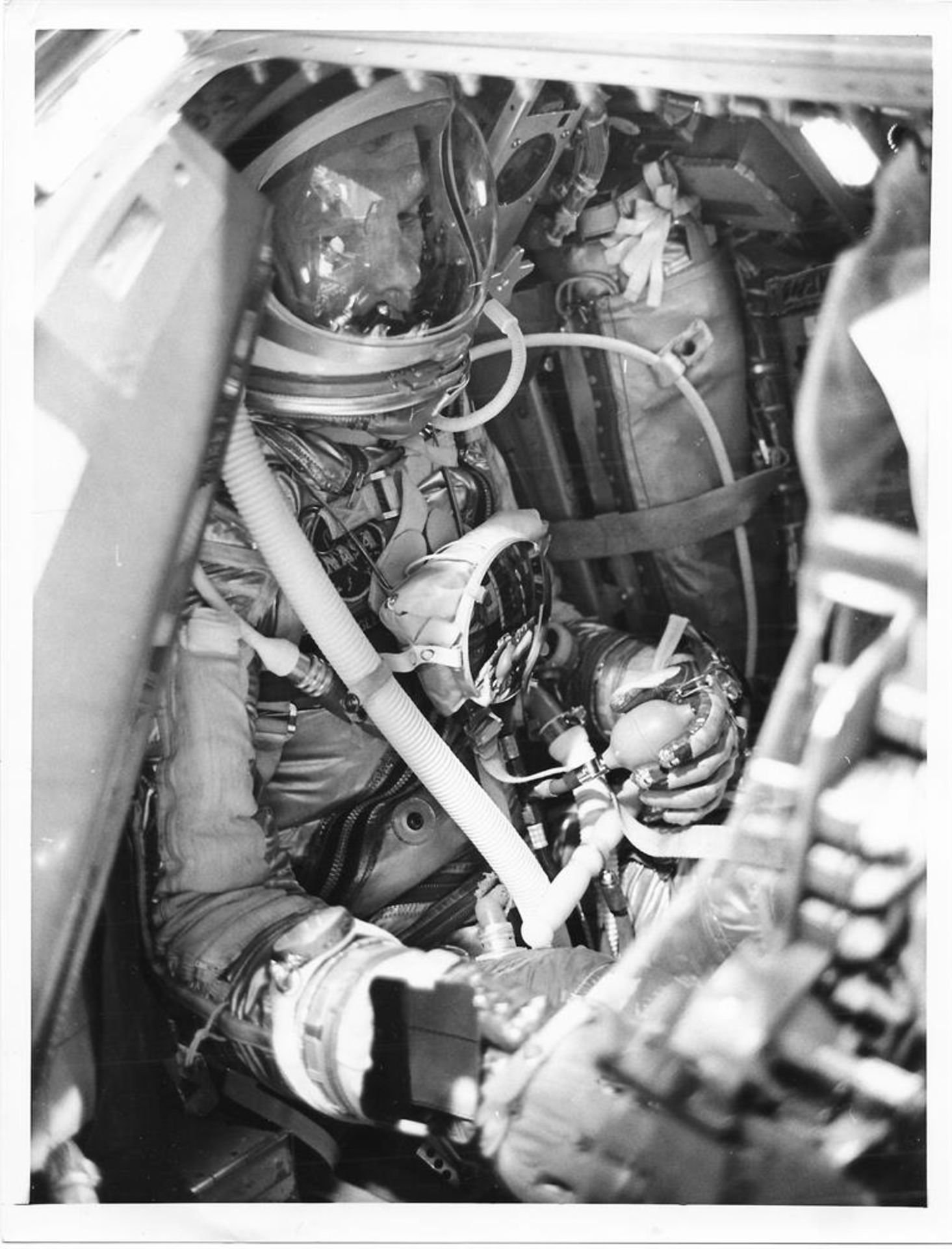 Five portraits of John Glenn in his spacesuit, Mercury Atlas 6, 20 Feb 1962 - Image 6 of 10