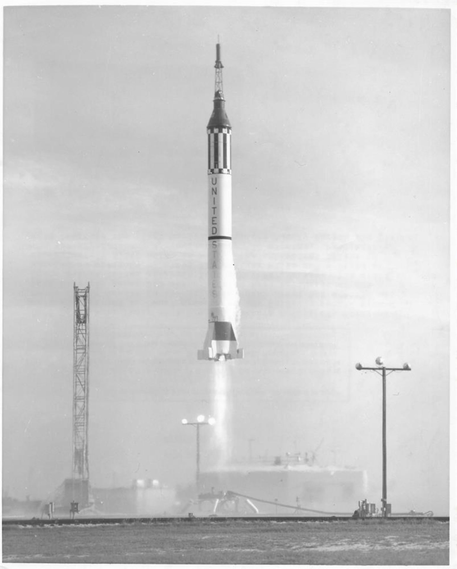 Second U.S. sub-orbital flight: the launch and recovery (4 views), Mercury-Redstone 4, 21 Jul 1961 - Image 6 of 9