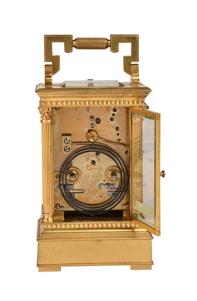 A FRENCH GILT ANGLAISE RICHE CASED REPEATING CARRIAGE CLOCK WITH FINE ENGRAVED FRETWORK PANELS - Image 4 of 5