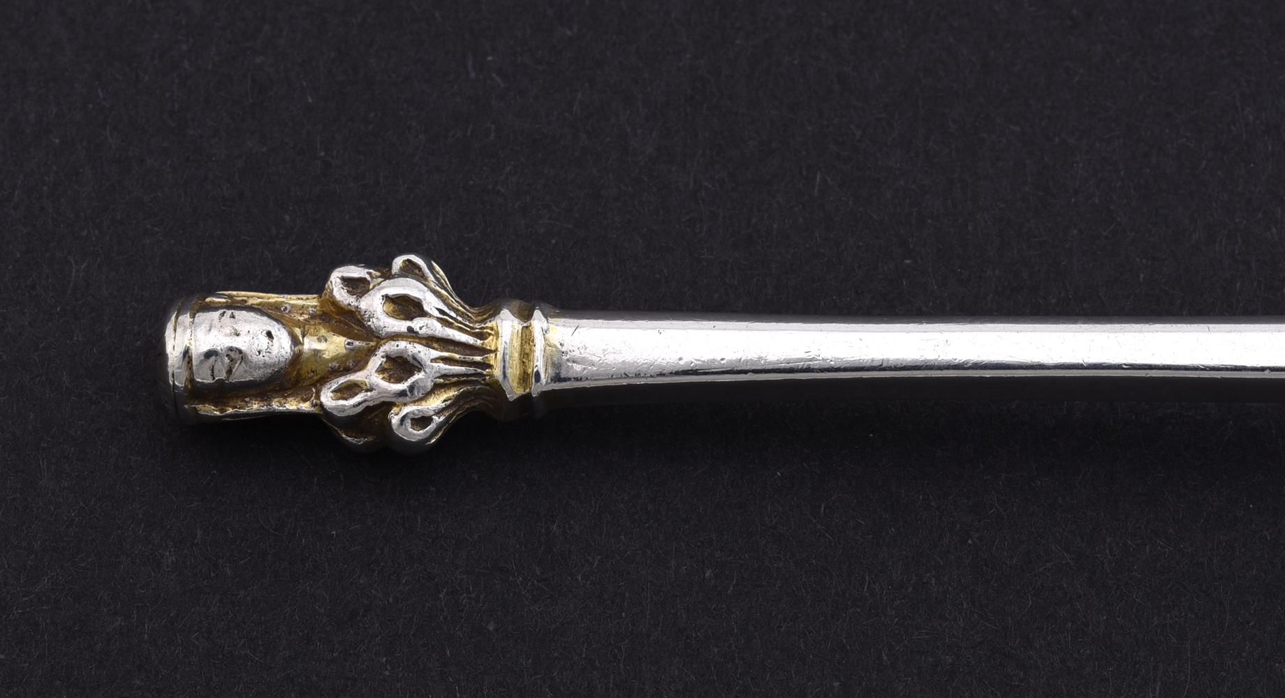 AN UNASCRIBED PROVINCIAL SILVER MAIDENHEAD SPOON, MAKER'S MARK S IN REVERSE - Image 5 of 7