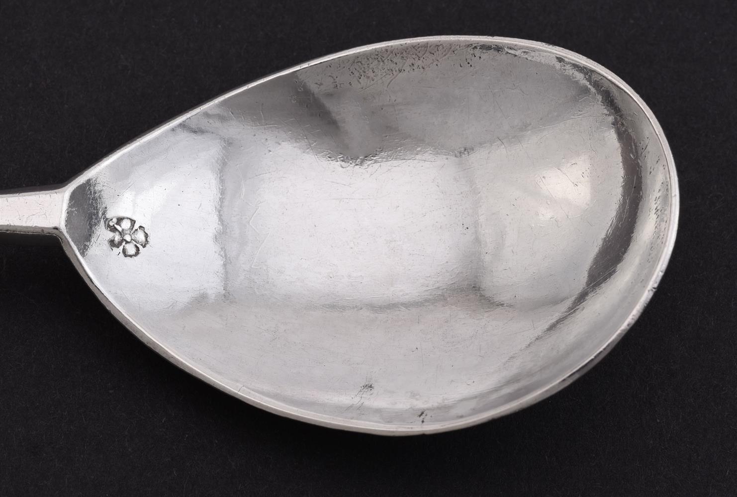 AN UNASCRIBED PROVINCIAL SILVER MAIDENHEAD SPOON, MAKER'S MARK S IN REVERSE - Image 3 of 7