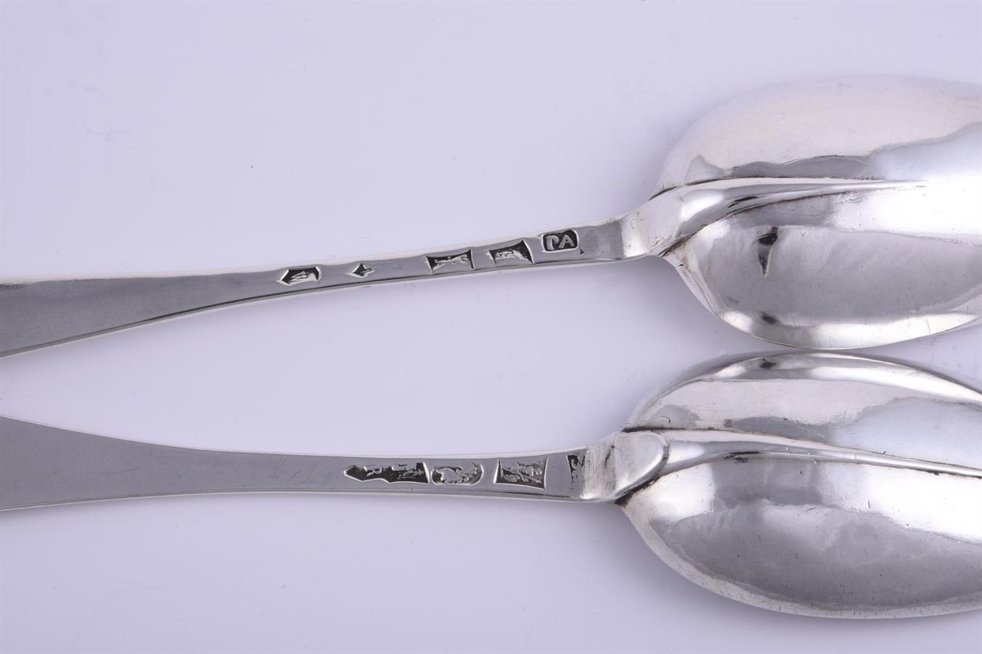 A GEORGE I WEST COUNTRY SILVER HANOVERIAN TABLE SPOON, MAKER'S MARK PA (NOT TRACED) - Image 2 of 3