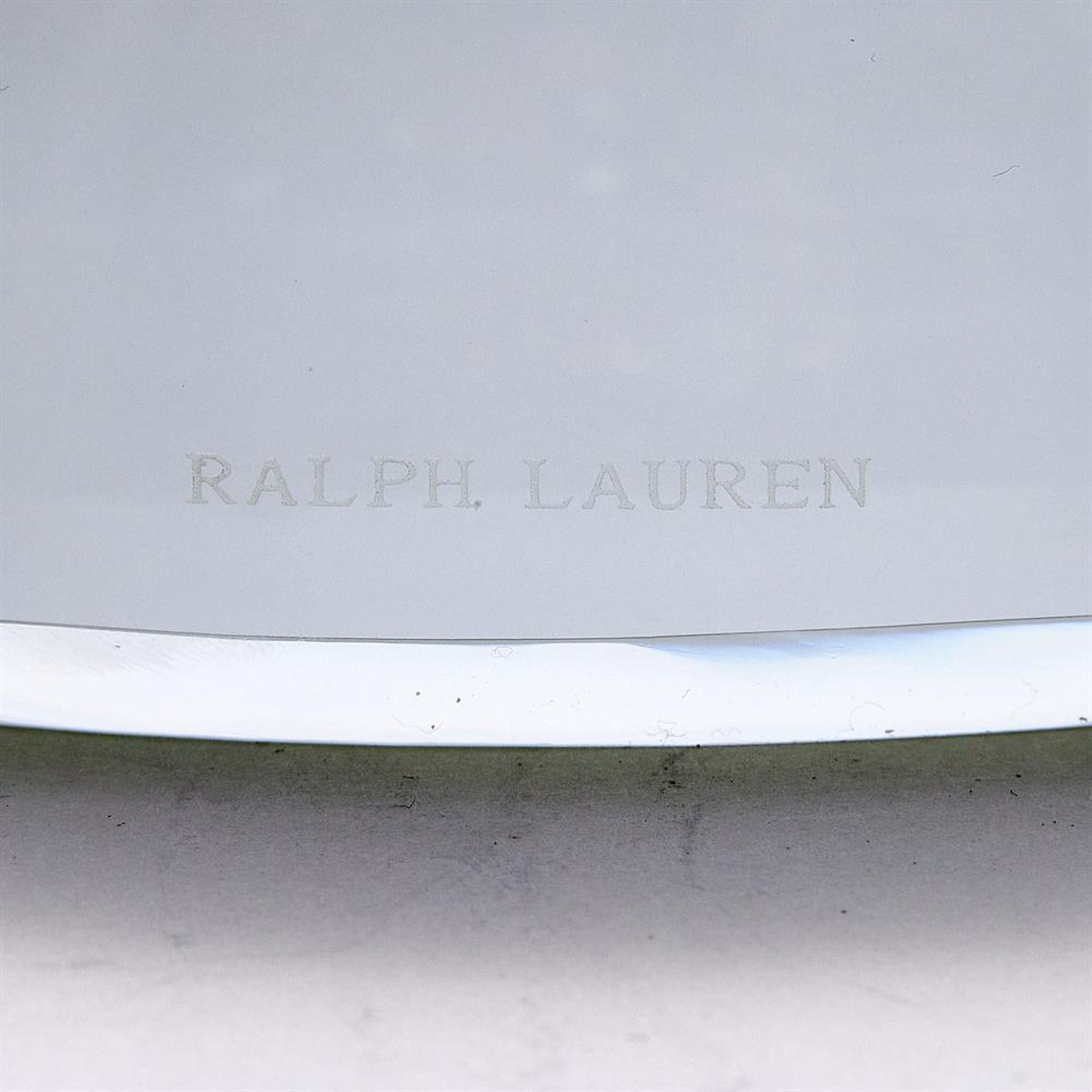 A LARGE CLEAR GLASS PAPERWEIGHT, RALPH LAUREN - Bild 2 aus 2