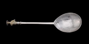 AN UNASCRIBED ELIZABETH I OR JAMES I SILVER APOSTLE SPOON, A SIX SPOKE WHEEL WITH PELLETS ONLY