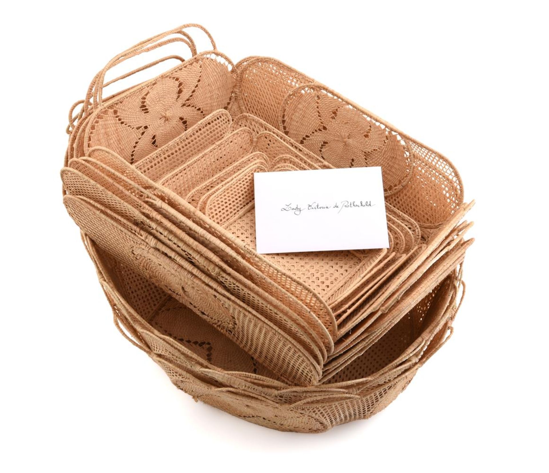 A GROUP OF FOURTEEN STRAW BREAD AND OTHER TABLE BASKETS, CHRISTIAN DIOR COUTURE SA - Bild 3 aus 3