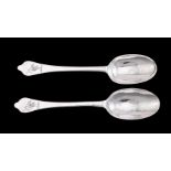 A PAIR OF QUEEN ANNE SILVER DOGNOSE SPOONS, WILLIAM PETLEY