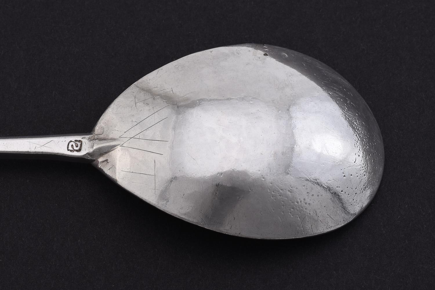 AN UNASCRIBED PROVINCIAL SILVER MAIDENHEAD SPOON, MAKER'S MARK S IN REVERSE - Image 4 of 7