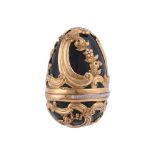 A GOLD CAGEWORK MOUNTED BLOODSTONE EGG BOX, UNMARKED