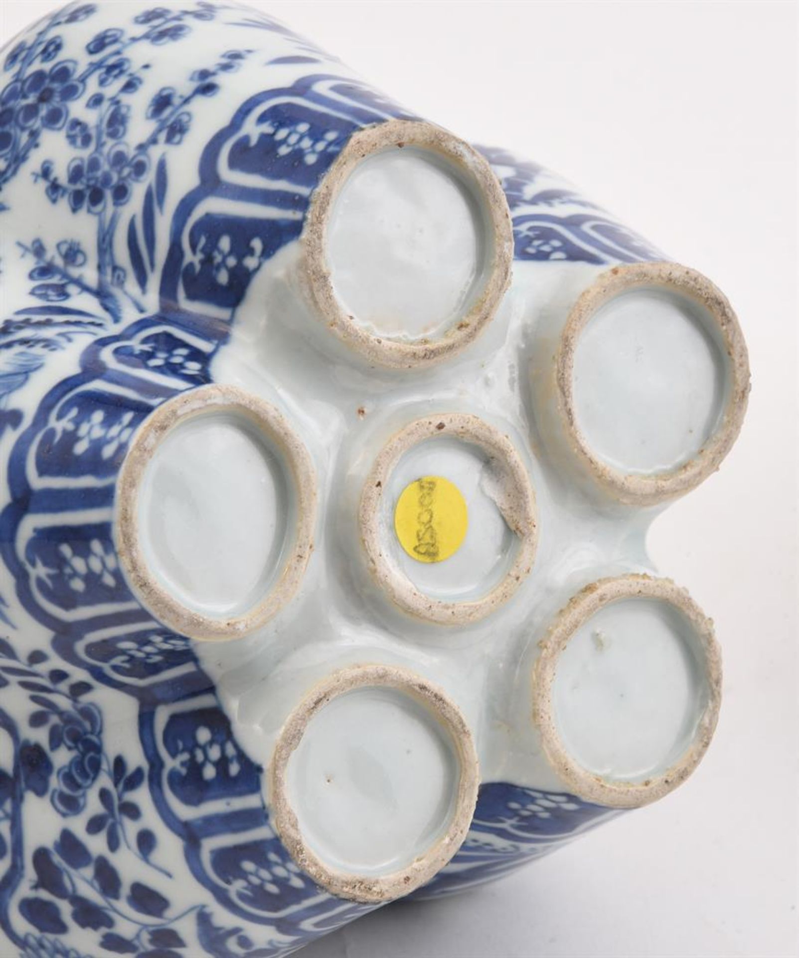 TWO CHINESE 'BAMBOO, PLUM, BLOSSOM, CHRYSANTHEMUM AND ORCHID' BLUE AND WHITE 'CROCUS' VASES' - Bild 3 aus 3