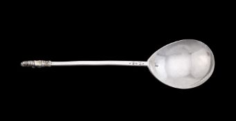 A JAMES I PROVINCIAL SILVER LION SEJANT SPOON, SR MARK TO BOWL AND TWICE TO STEM