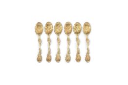 A SET OF SIX MID GEORGIAN SILVER GILT NATURALISTIC TEA SPOONS, UNMARKED