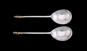 A PAIR OF ELIZABETH I WEST COUNTRY SILVER LION SEJANT SPOONS, THOMAS MATHEW