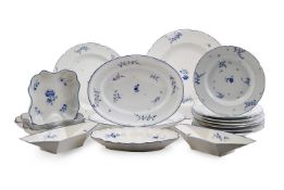 A SELECTION OF CAUGHLEY 'CHANTILLY SPRIG' PATTERN PORCELAIN, CIRCA 1780