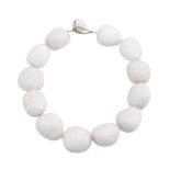 ATTRIBUTED TO ANGELA PINTALDI, A WHITE HARDSTONE NECKLACE