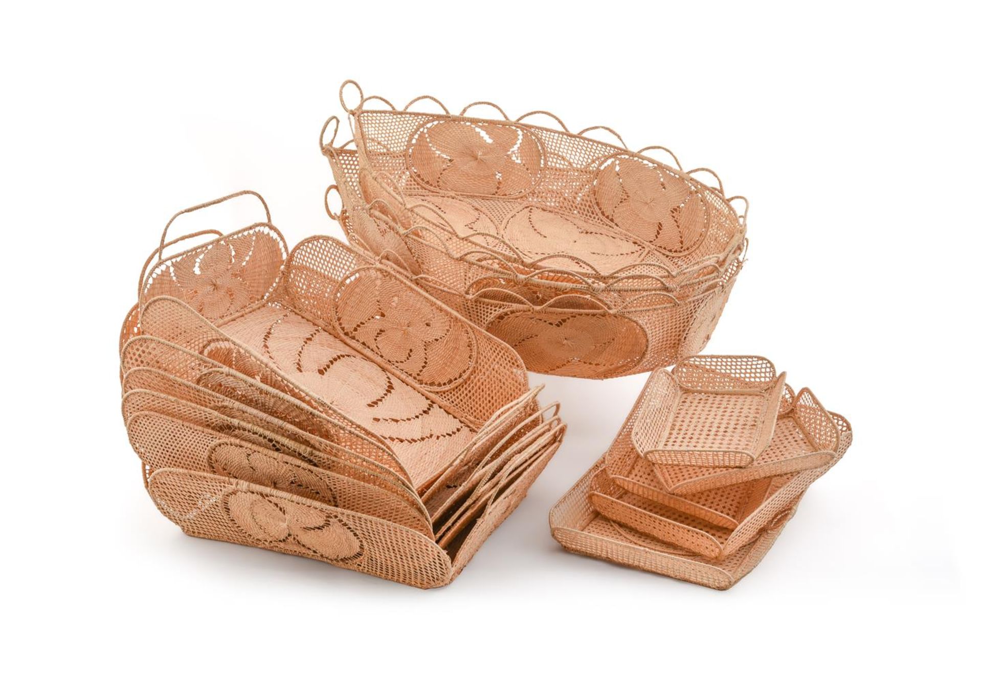 A GROUP OF FOURTEEN STRAW BREAD AND OTHER TABLE BASKETS, CHRISTIAN DIOR COUTURE SA - Bild 2 aus 3