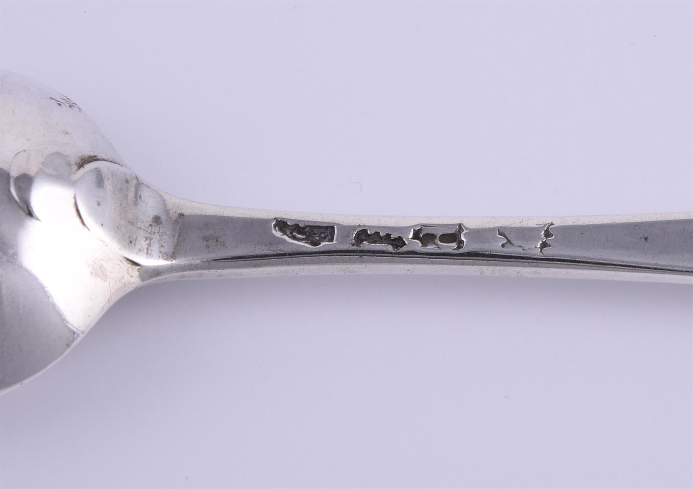 A SET OF TEN GEORGE II SILVER OLD ENGLISH BEAD TABLE SPOONS, MAKER'S MARK SW - Image 2 of 3