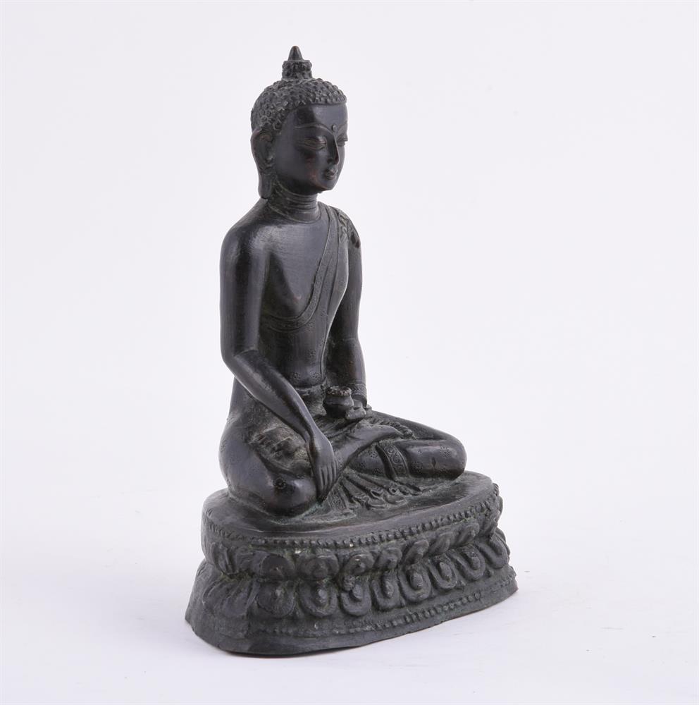 A bronze figure of Buddha - Image 2 of 4