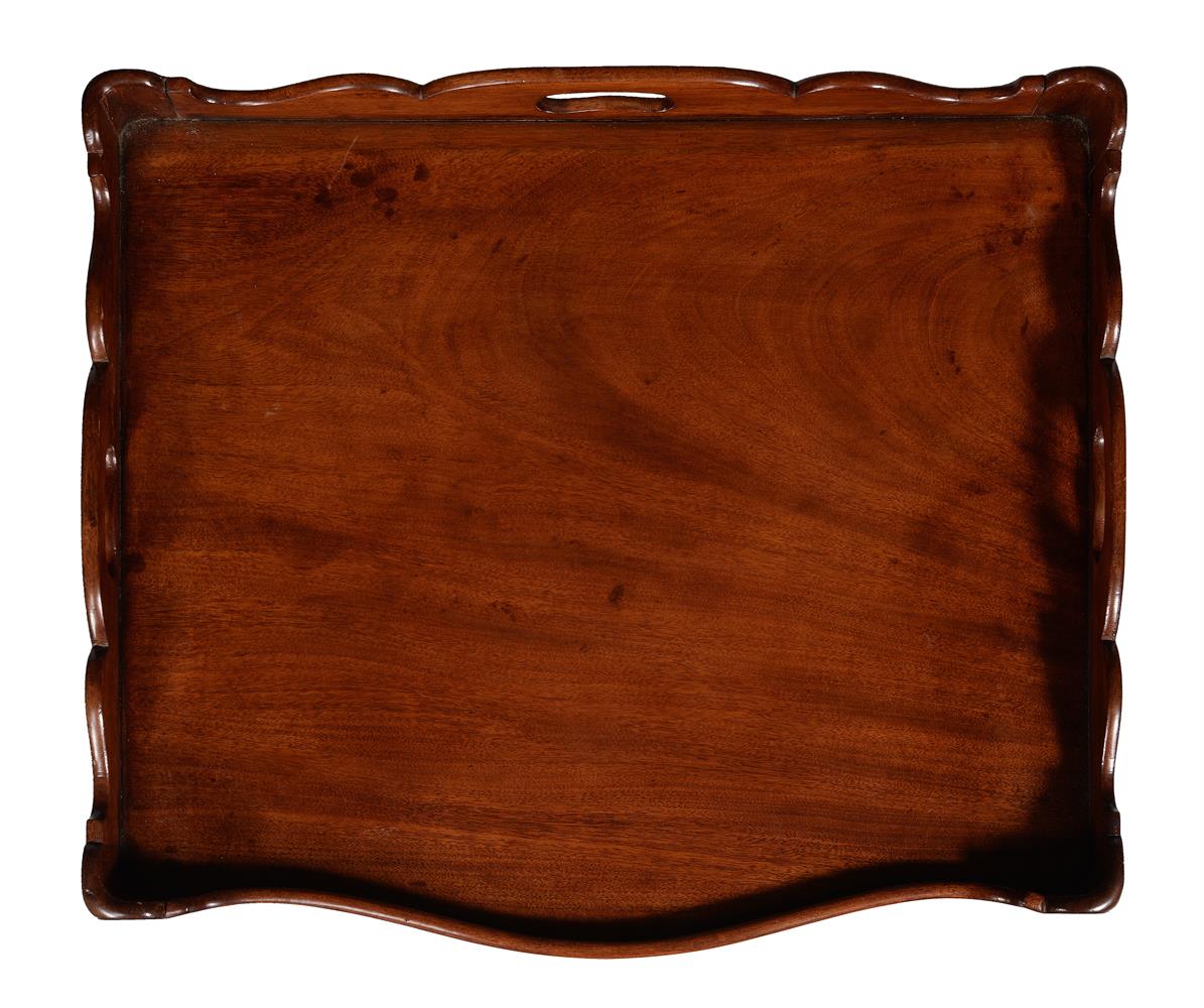 A GEORGE III MAHOGANY SERPENTINE FRONTED NIGHT COMMODE, CIRCA 1780 - Image 3 of 3