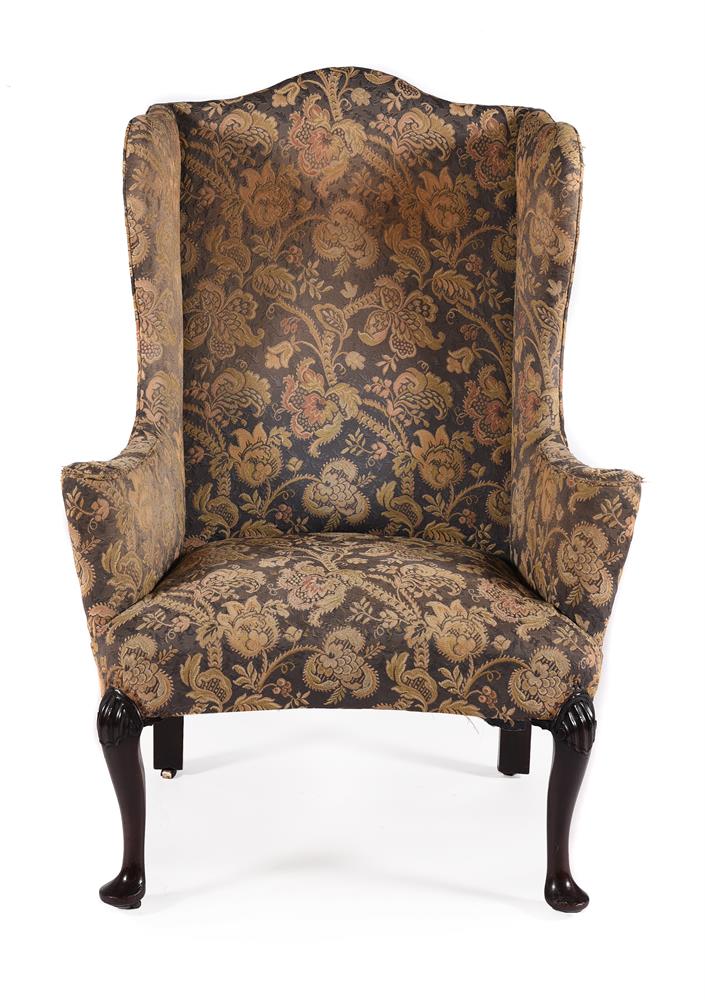 A MAHOGANY AND UPHOLSTERED WING ARMCHAIR, IN GEORGE II STYLE, 19TH CENTURY - Image 2 of 4