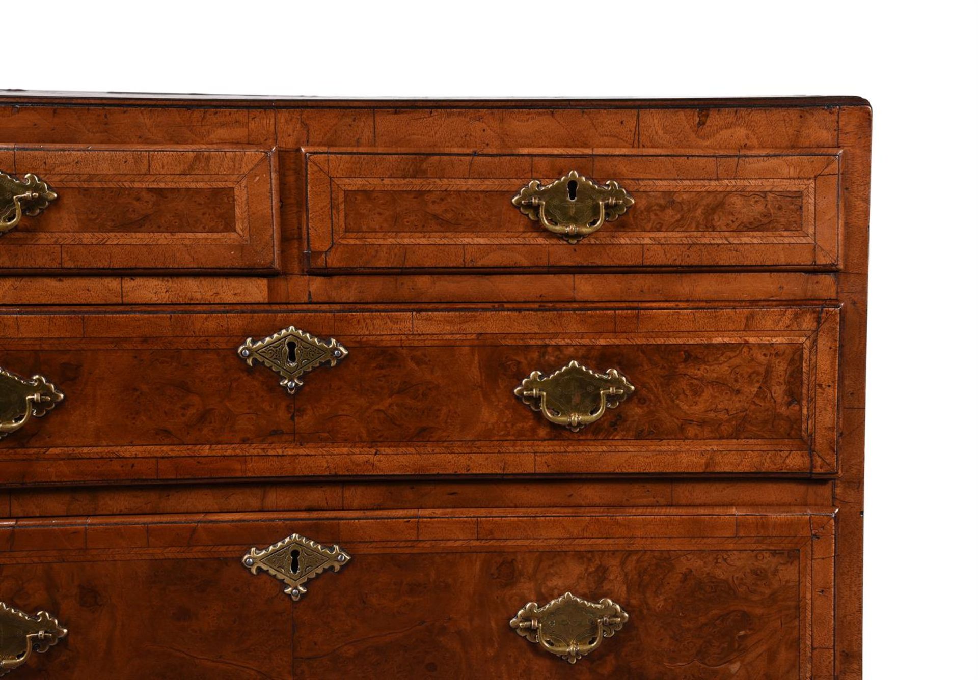 A GEORGE II BURR AND FIGURED WALNUT CHEST OF DRAWERS, CIRCA 1730 - Image 3 of 4