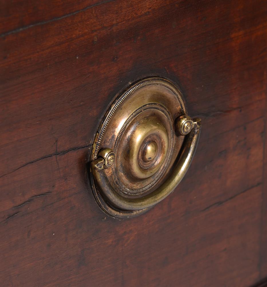 AN UNUSUAL LATE GEORGE III MAHOGANY BOOK TABLE OR BEDSIDE CABINET, CIRCA 1800 - Image 5 of 5