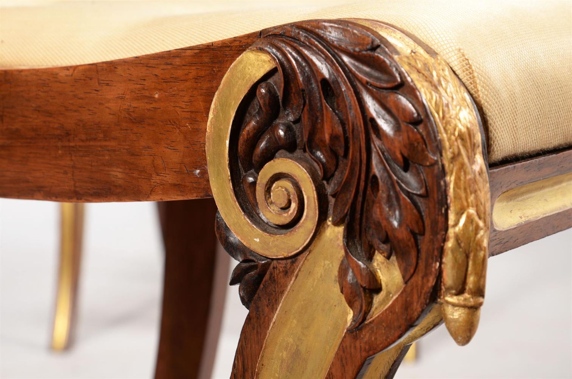 Y A PAIR OF WILLIAM IV CARVED ROSEWOOD AND PARCEL GILT SIDE CHAIRS, CIRCA 1835 - Image 5 of 7