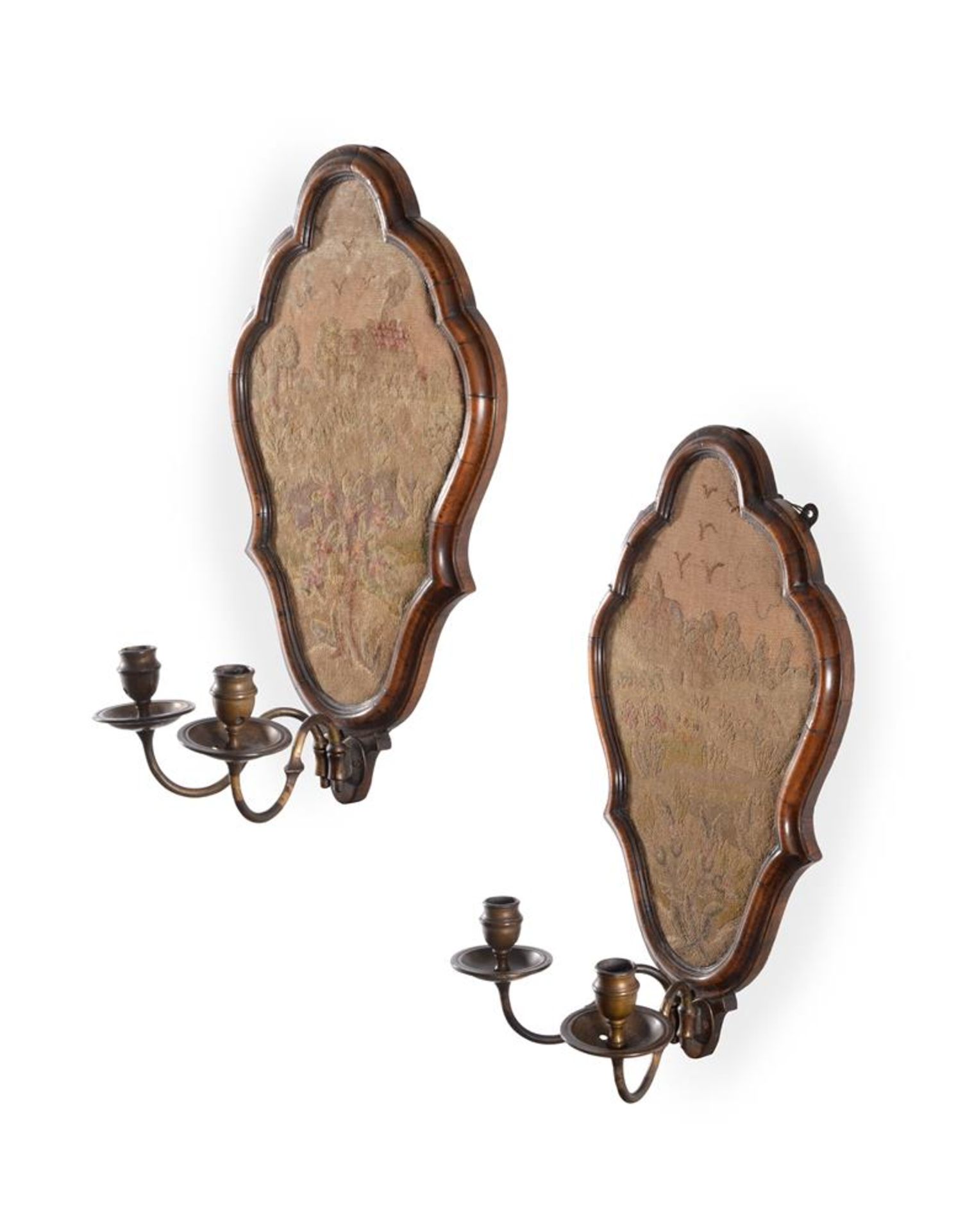 A PAIR OF WALNUT AND NEEDLEWORK TWIN-LIGHT WALL SCONCES, IN GEORGE II STYLE, EARLY 20TH CENTURY - Bild 3 aus 5