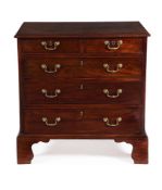 A GEORGE III MAHOGANY BACHELOR'S CHEST OF DRAWERS, CIRCA 1780