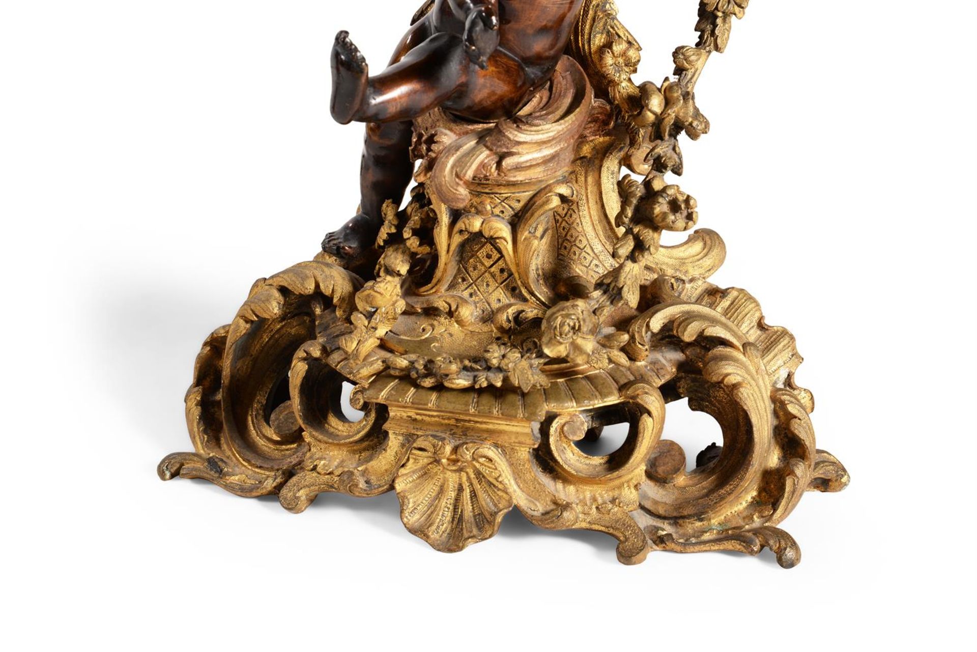 A PAIR OF FRENCH BRONZE AND ORMOLU FIGURAL CHENETS, 18TH/19TH CENTURY AND LATER ADAPTED - Bild 5 aus 5