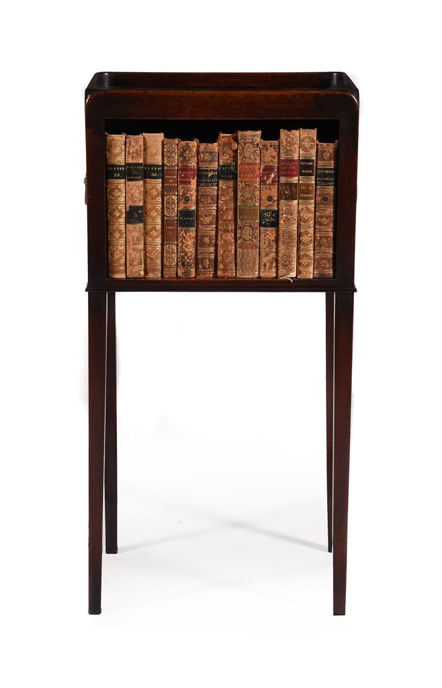 AN UNUSUAL LATE GEORGE III MAHOGANY BOOK TABLE OR BEDSIDE CABINET, CIRCA 1800 - Image 2 of 5