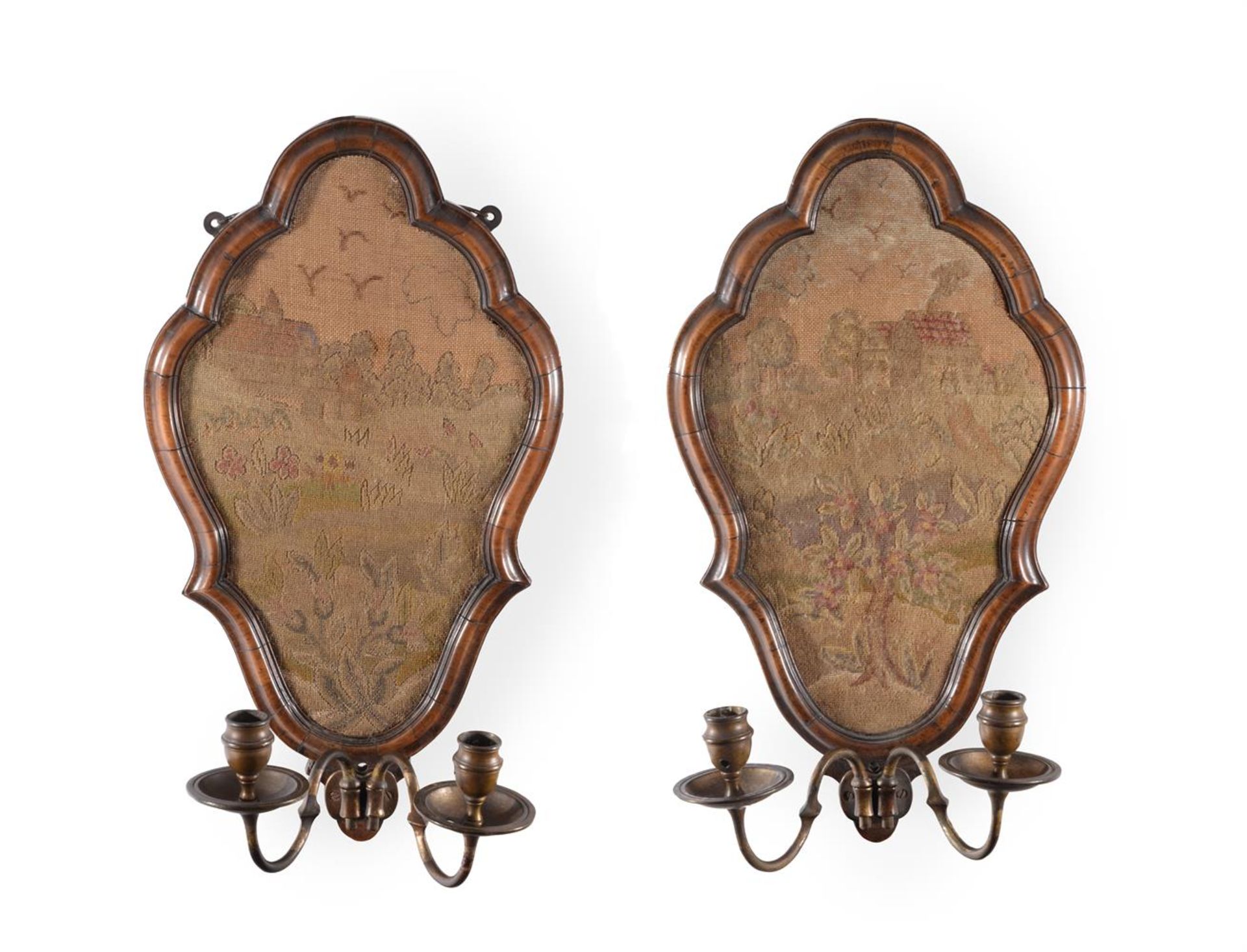 A PAIR OF WALNUT AND NEEDLEWORK TWIN-LIGHT WALL SCONCES, IN GEORGE II STYLE, EARLY 20TH CENTURY - Bild 2 aus 5
