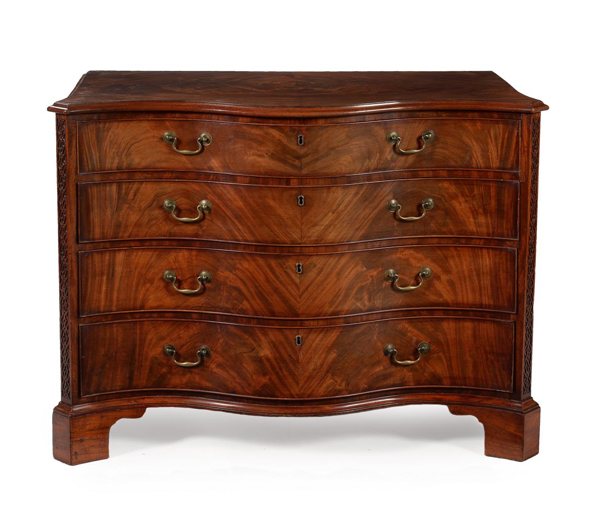 A GEORGE III FIGURED MAHOGANY SERPENTINE DRESSING COMMODE, IN THE MANNER OF THOMAS CHIPPENDALE - Image 7 of 7