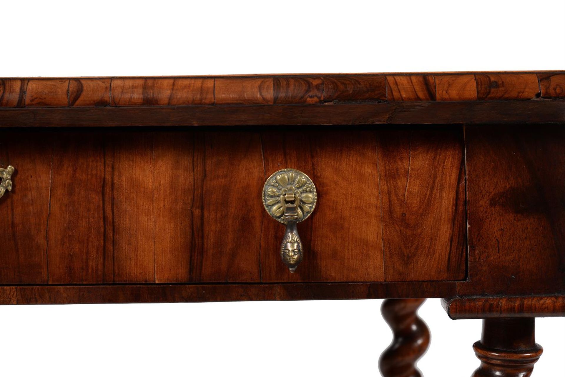 A WILLIAM & MARY OLIVEWOOD OYSTER VENEERED AND ELM SIDE TABLE, CIRCA 1690 - Image 4 of 6
