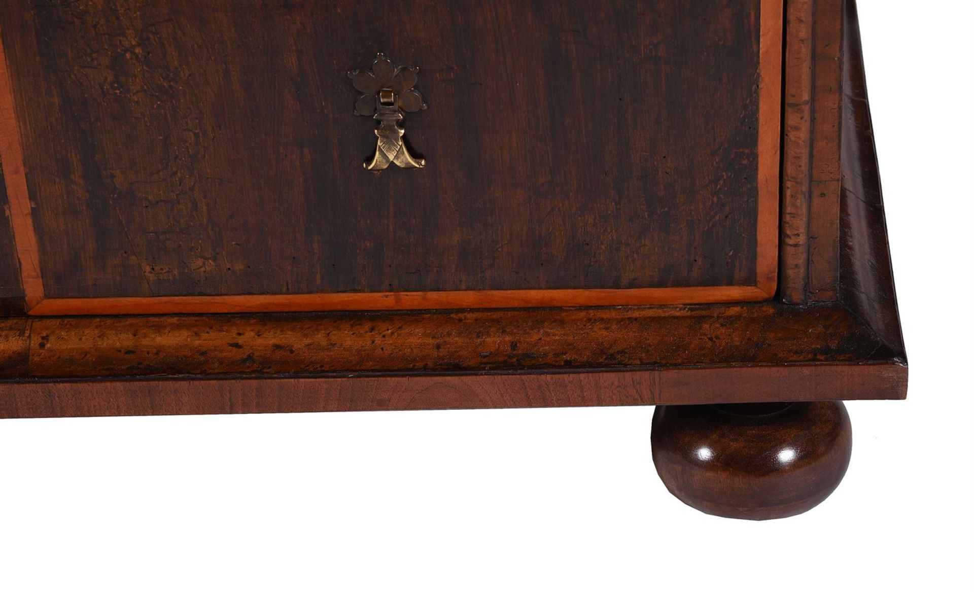 A WILLIAM III WALNUT AND HOLLY BANDED CHEST OF DRAWERS, CIRCA 1700 - Image 3 of 5