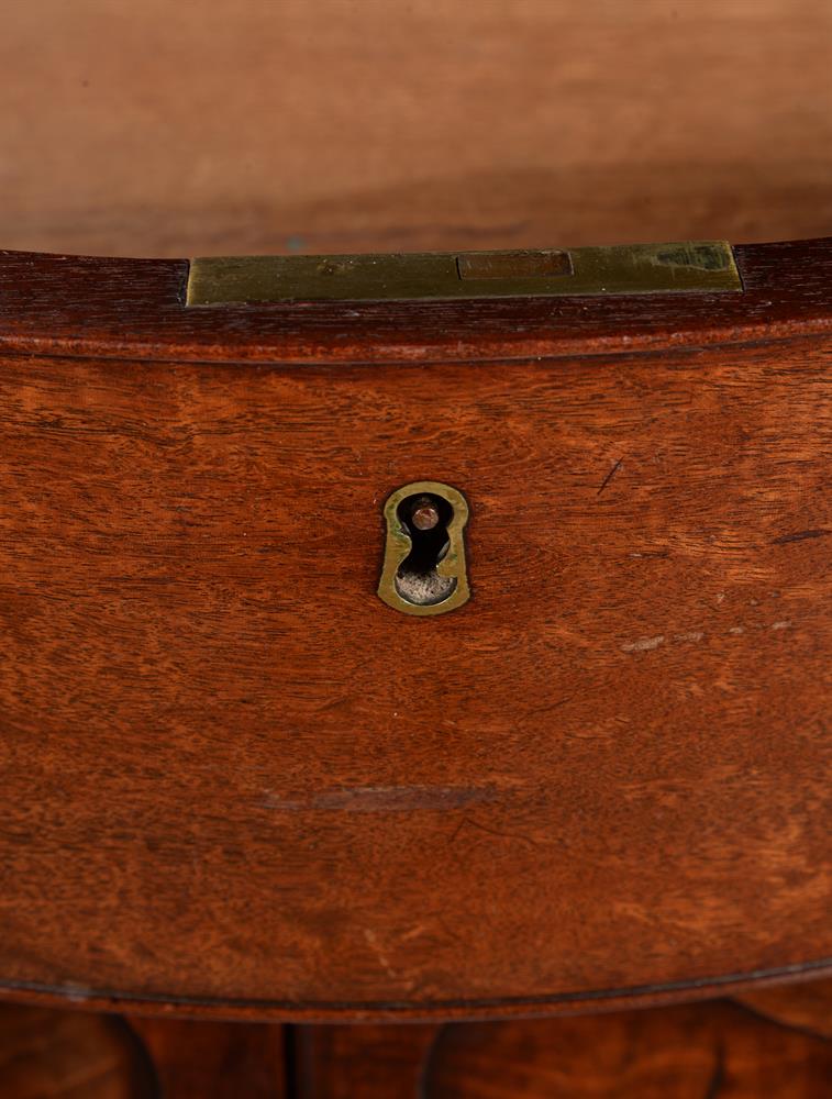 AN EARLY GEORGE III MAHOGANY SERPENTINE COMMODE, IN THE MANNER OF THOMAS CHIPPENDALE, CIRCA 1760 - Image 5 of 8