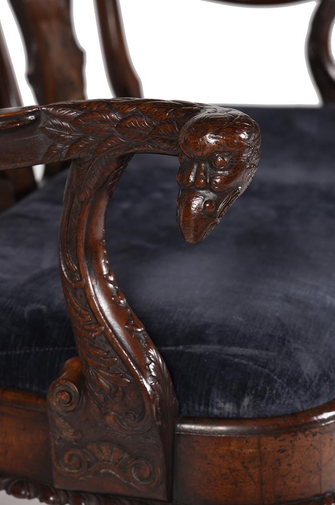 A WALNUT CHAIR BACK SETTEE, IN GEORGE II STYLE, CIRCA 1900 - Image 6 of 6