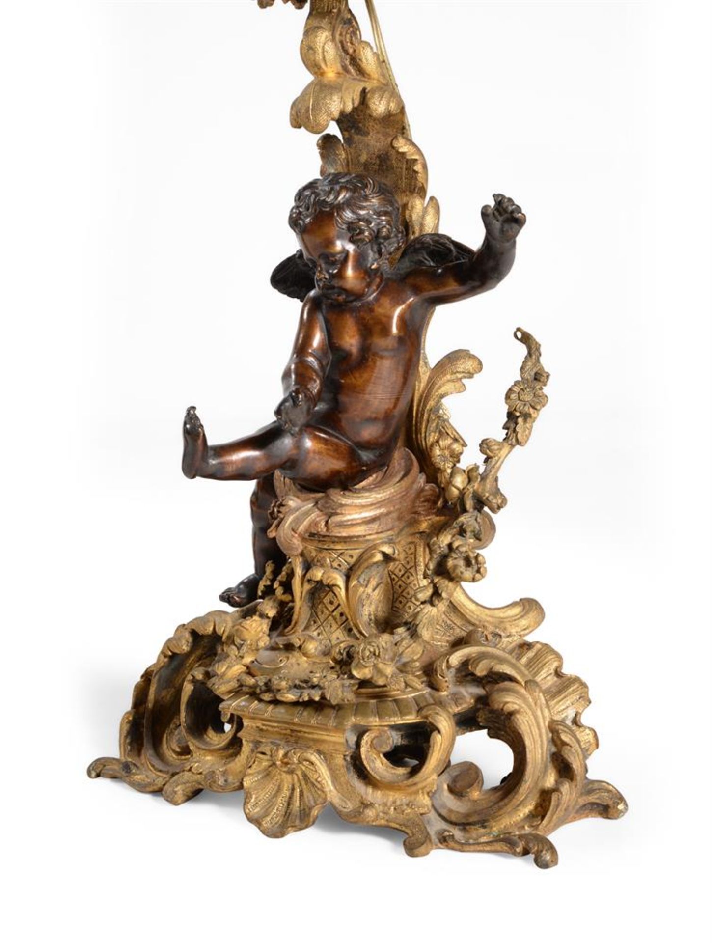 A PAIR OF FRENCH BRONZE AND ORMOLU FIGURAL CHENETS, 18TH/19TH CENTURY AND LATER ADAPTED - Bild 2 aus 5