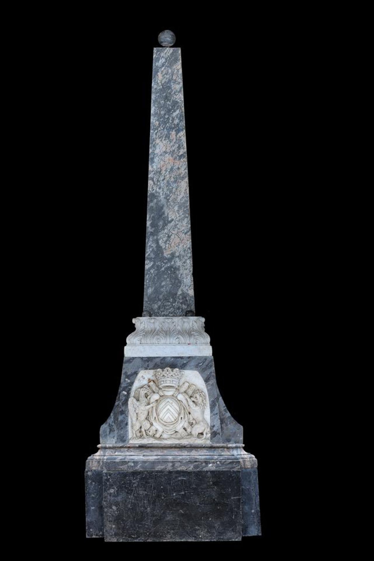 A LARGE ITALIAN MARBLE GARDEN HERALDIC OBELISK, LATE 19TH/EARLY 20TH CENTURY